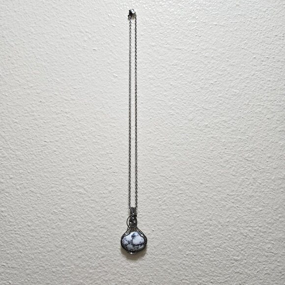 Dendrite Opal Black and White pendant Stainless Steel non tarnish wire & chain - Picture 2 of 12